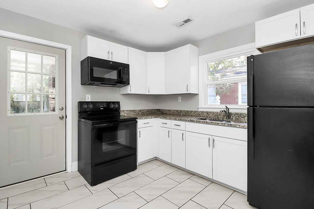 3503 Meredith Avenue - Photo 7 of 29