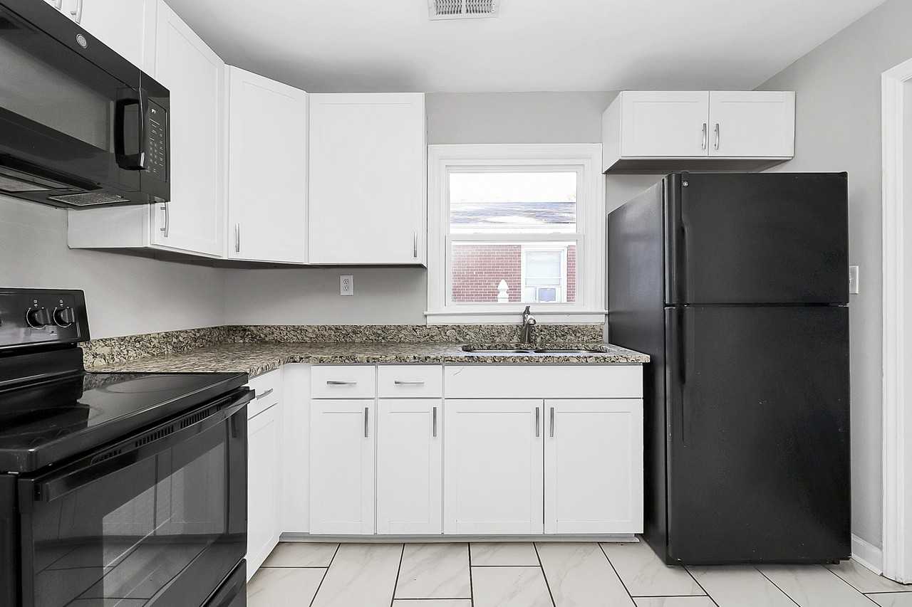 3503 Meredith Avenue - Photo 3 of 15