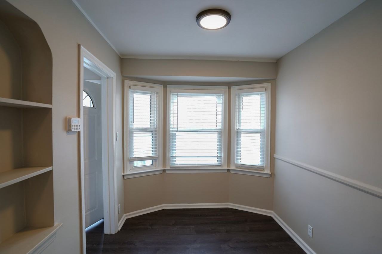 18499 Vaughan St - Photo 4 of 7