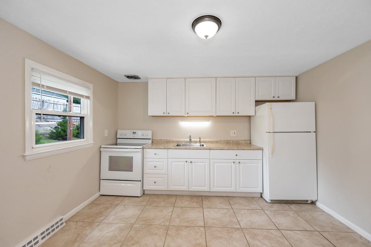 Princeton Court Apartments - Photo 2 of 16