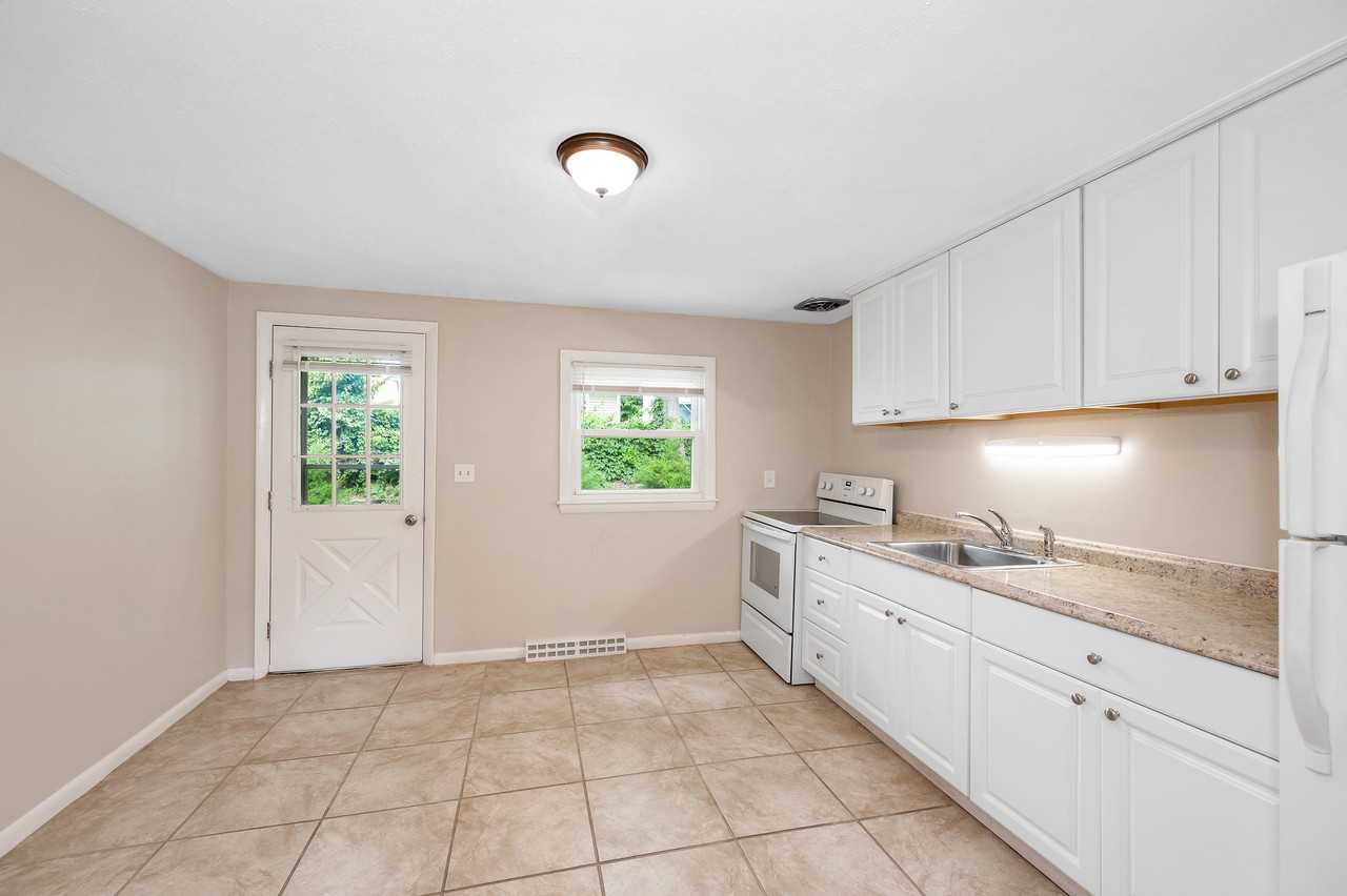 Princeton Court Apartments - Photo 3 of 16