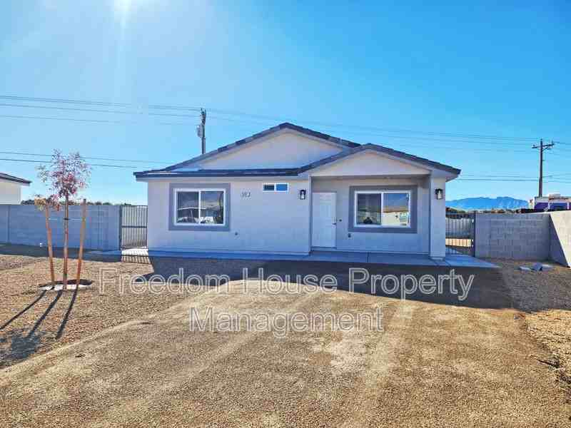 561 Valiant Ave - Photo 2 of 28