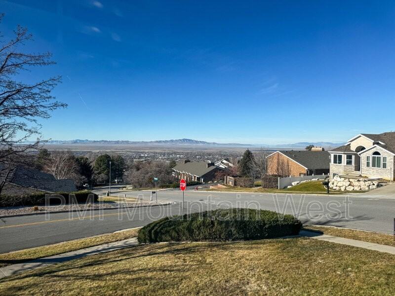 1123 Southeast - Photo 4 of 50