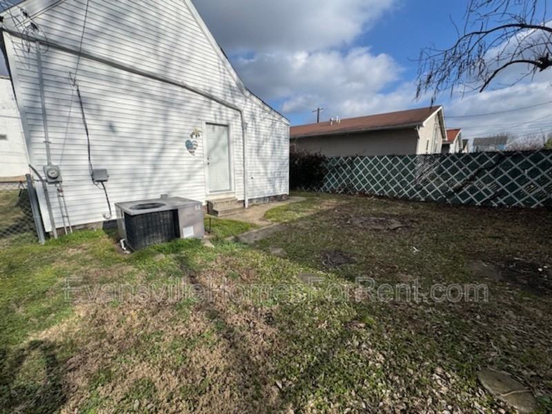 1112 W Tennessee St - Photo 2 of 11