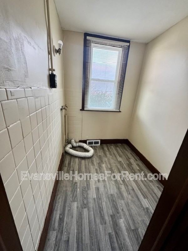 1112 W Tennessee St - Photo 7 of 11