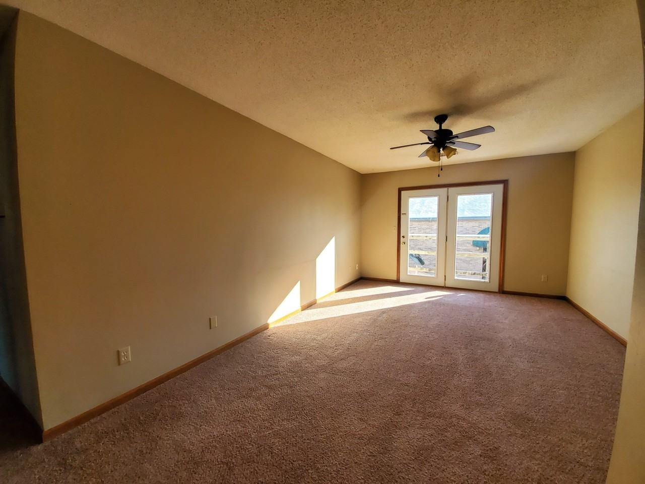 904 E Ohio St - Photo 2 of 10