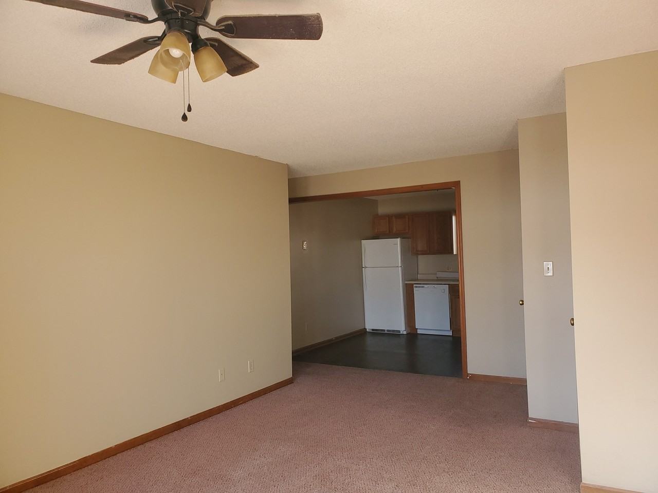 904 E Ohio St - Photo 5 of 10