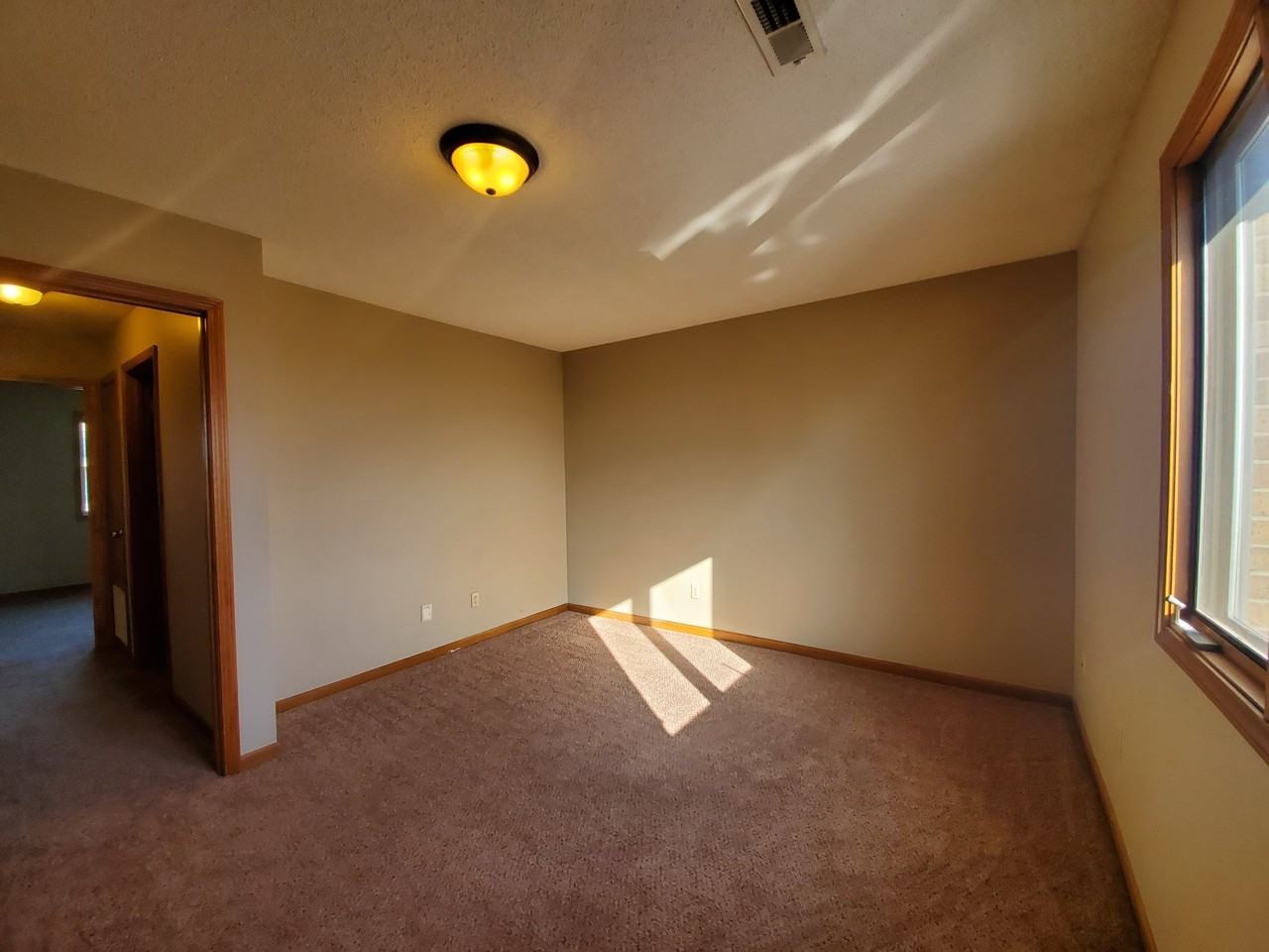 904 E Ohio St - Photo 6 of 10