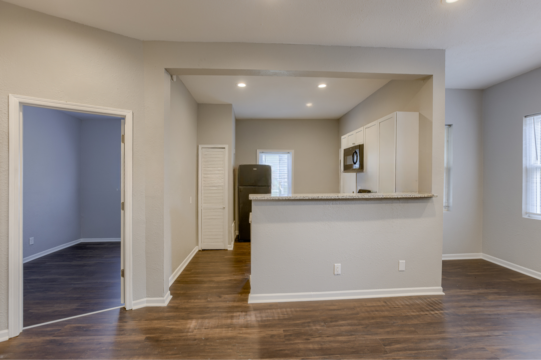 2233 South 20th Street - Photo 4 of 30