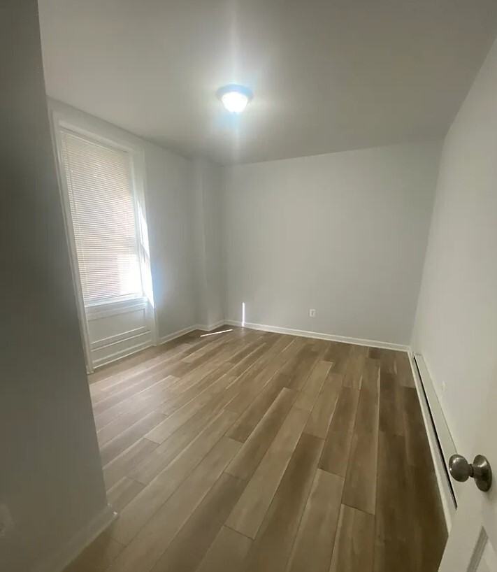 4523 Pulaski Ave - Photo 5 of 8