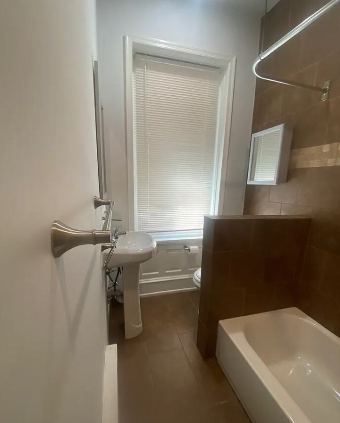 4523 Pulaski Ave - Photo 7 of 8