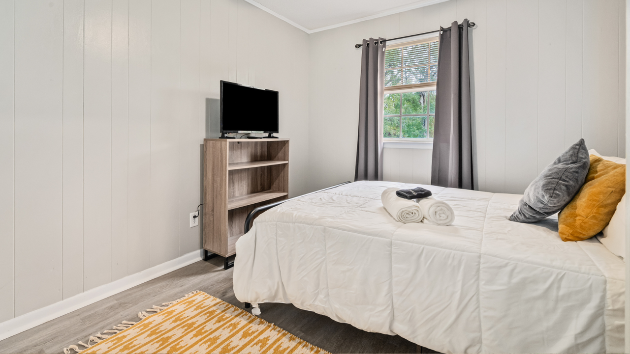 Oakleigh Square - Photo 5 of 33