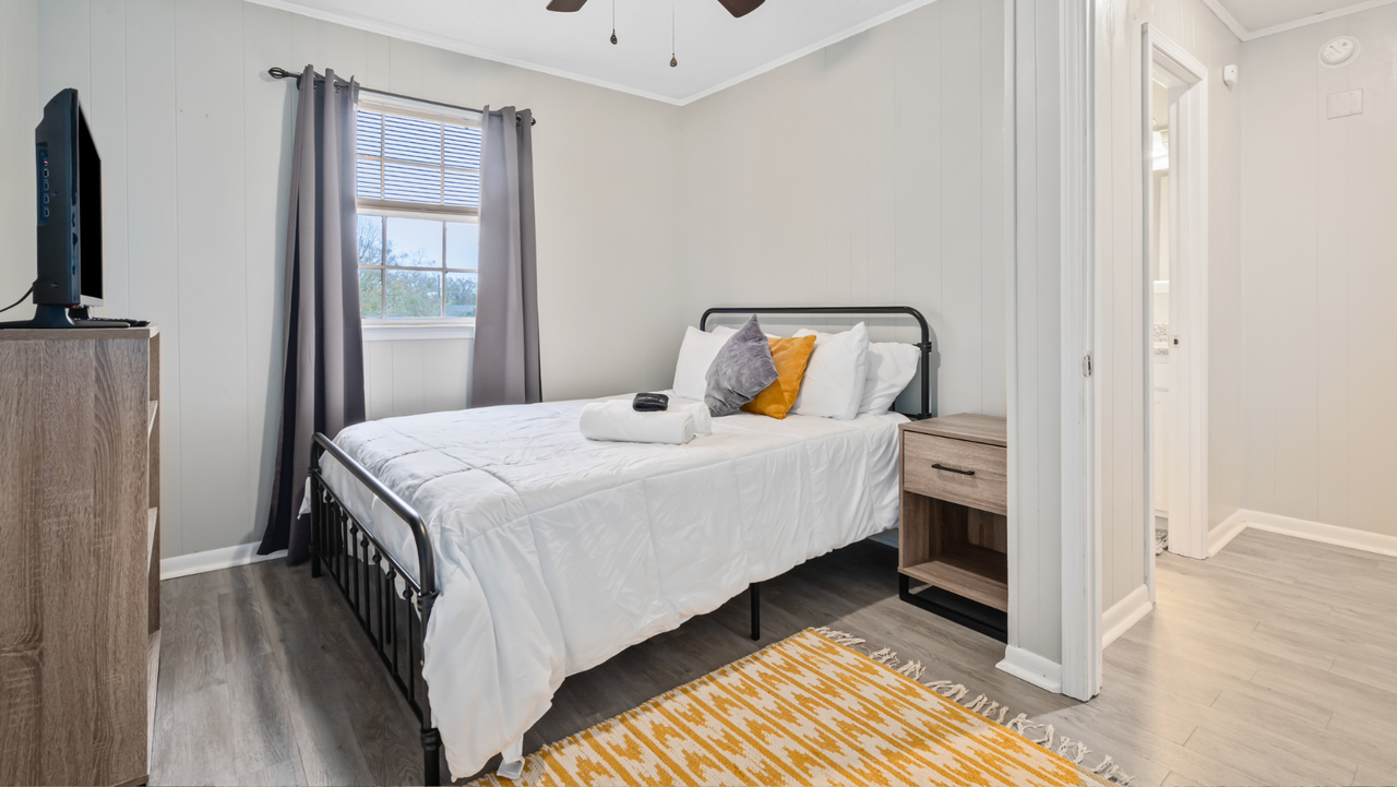 Oakleigh Square - Photo 6 of 33