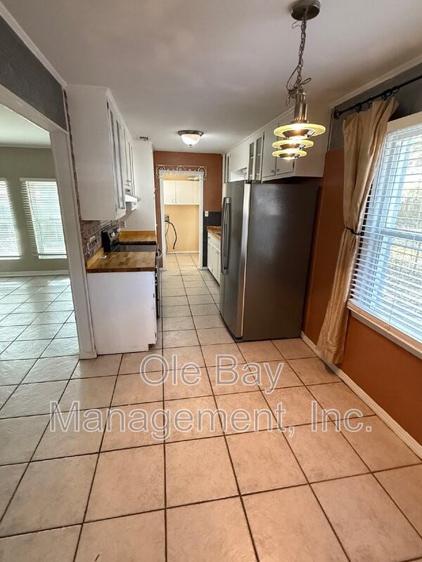 5555 Vanderbilt Dr N - Photo 3 of 11