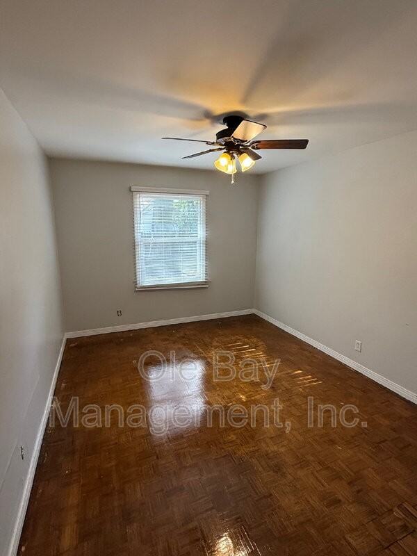 5555 Vanderbilt Dr N - Photo 6 of 11