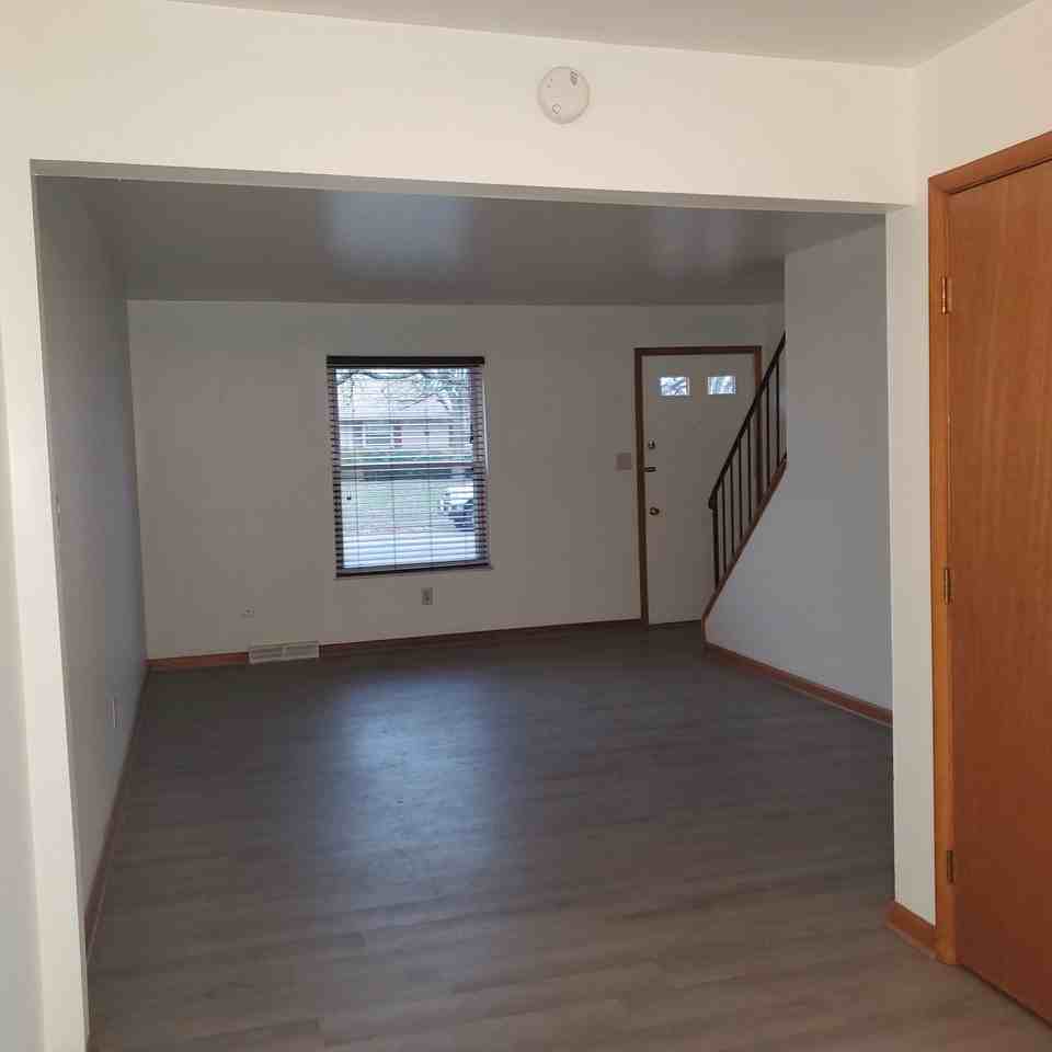 834 Jackson Lane - Photo 3 of 17