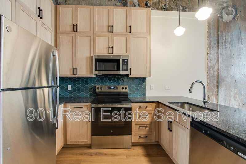 124 Monroe Ave #205 - Photo 3 of 17