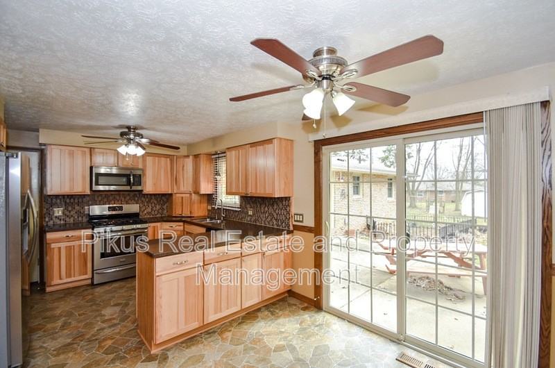 1932 Otterbin St - Photo 3 of 11