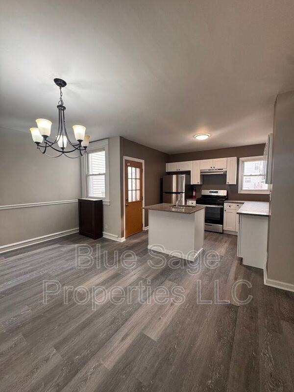 145 N Madison Ave - Photo 6 of 23