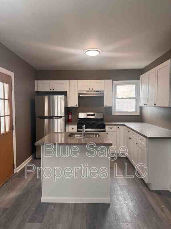 145 N Madison Ave - Photo 7 of 23