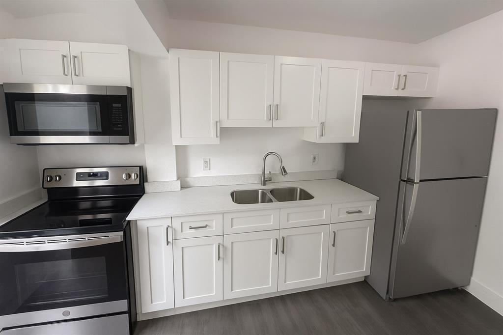 715 Northwest 15th Terrace #2 - Photo 2 of 6