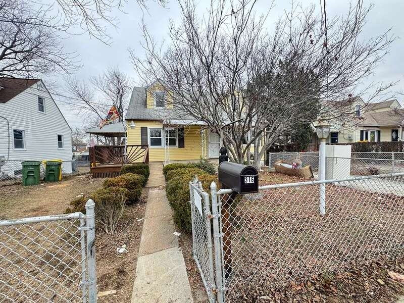 316 Holy Cross Rd - Photo 5 of 38