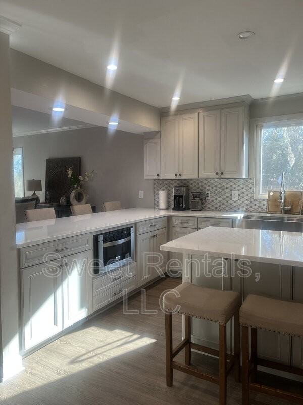 47 Arabian Dr - Photo 3 of 35