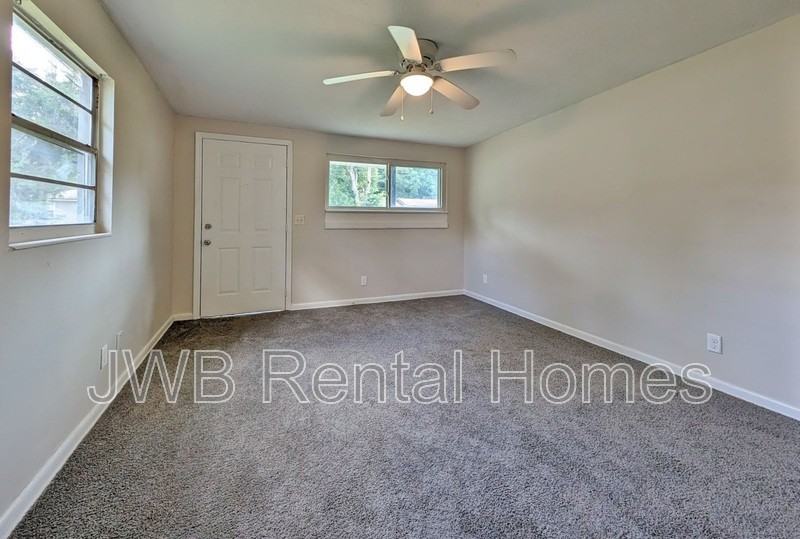 2862 W 8th St - Photo 4 of 9