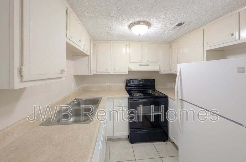 2859 Yellow Pine Ct #8 - Photo 4 of 14