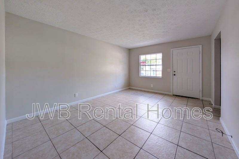 2859 Yellow Pine Ct #8 - Photo 5 of 14