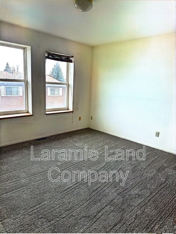 1675 N 6th St - Photo 2 of 7