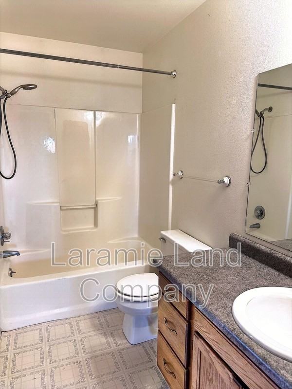 1675 N 6th St - Photo 3 of 7