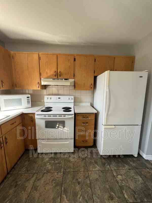 2148 Springwood Rd #2 - Photo 4 of 41