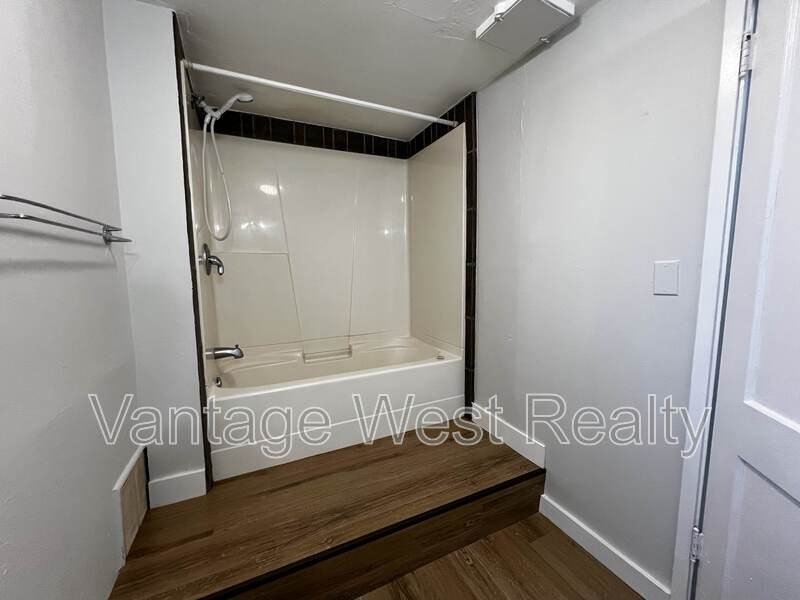 1861 - Photo 4 of 12