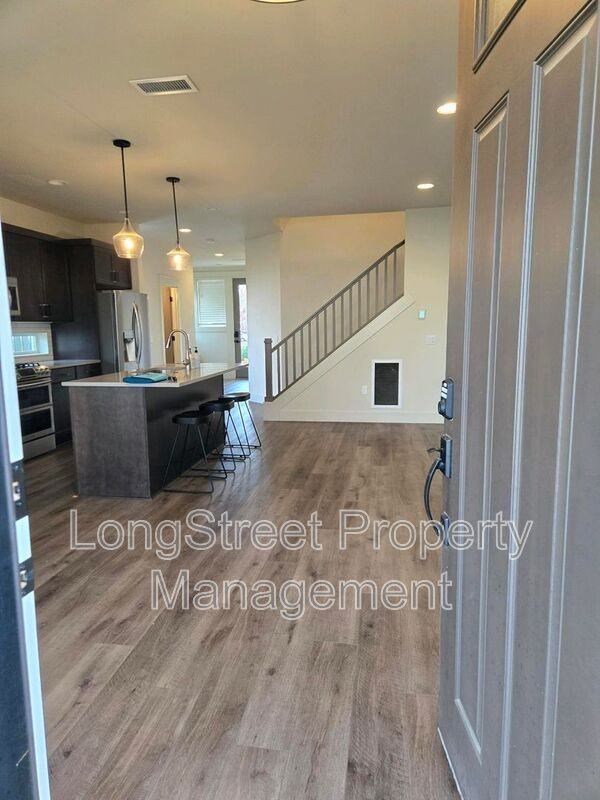 1947 Sw Stanford St - Photo 4 of 23