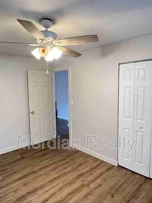 1003 Southwestterrace - Photo 3 of 6