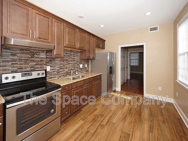 126 Logan St - Photo 4 of 14