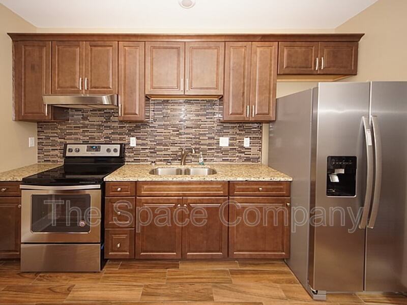 126 Logan St - Photo 5 of 14