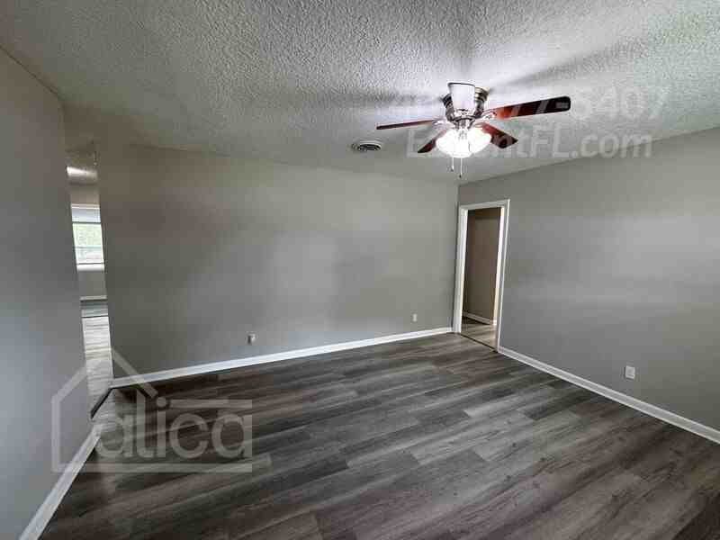 3812 Rodby Dr - Photo 3 of 20