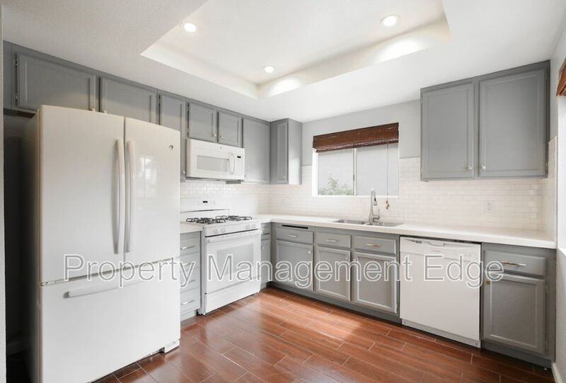 254 Oleander Dr - Photo 4 of 18