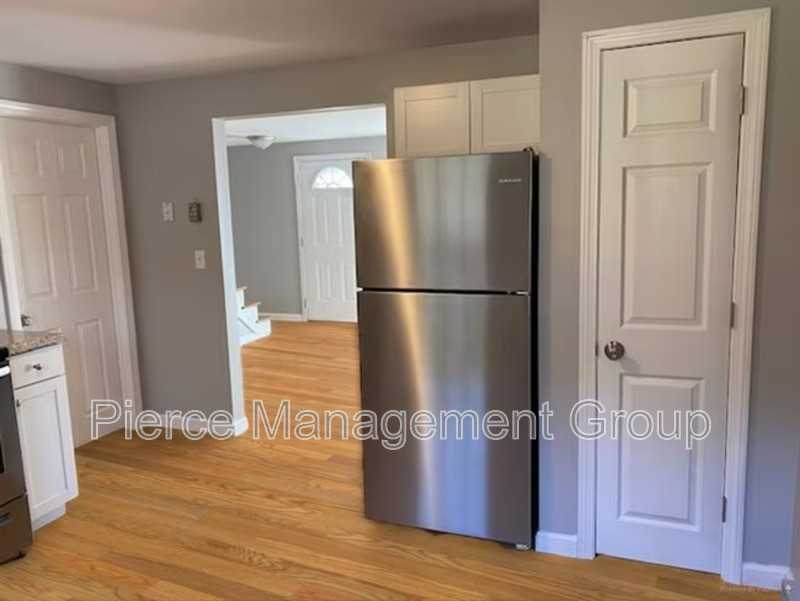 9 Bayberry Ln #2 - Photo 3 of 10