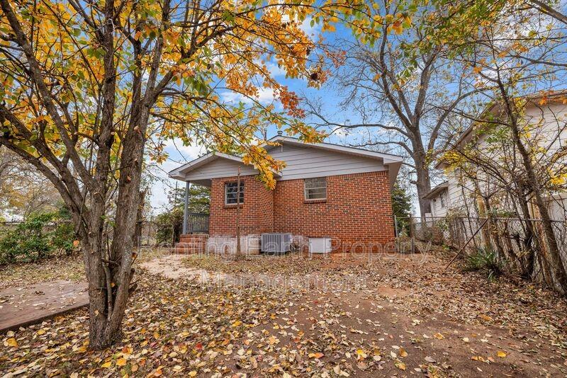 2005 Snavely Ave Sw - Photo 5 of 19