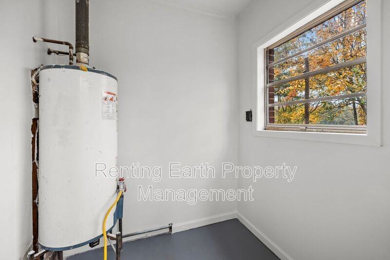 2005 Snavely Ave Sw - Photo 7 of 19