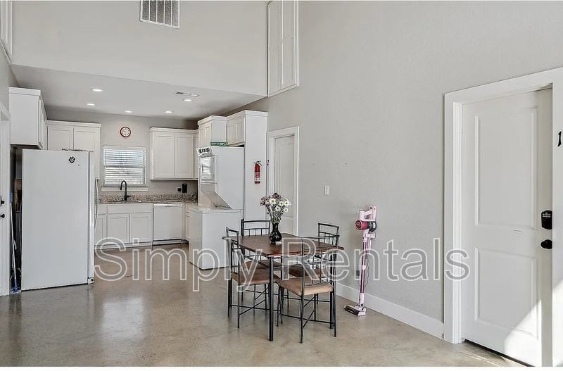 703 Maple St - Photo 2 of 6