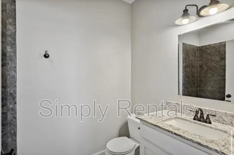 703 Maple St - Photo 5 of 6