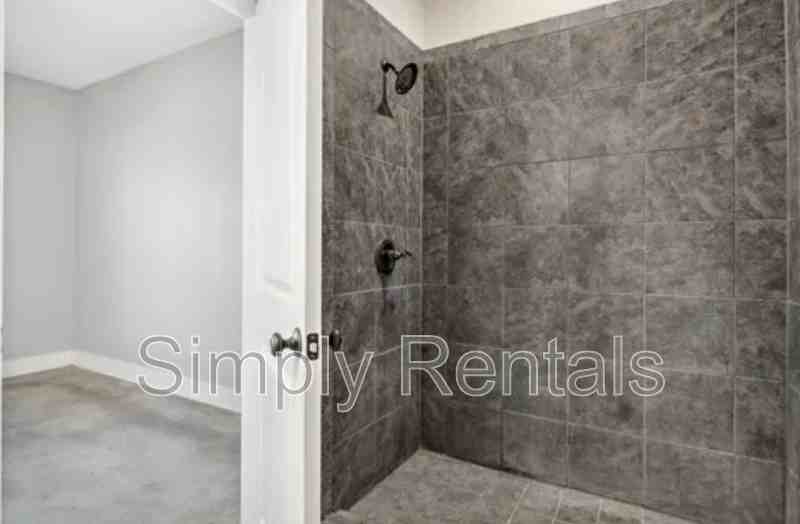 703 Maple St - Photo 6 of 6