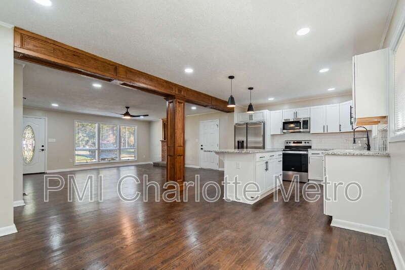 10707 Walkers Ferry Rd - Photo 5 of 15