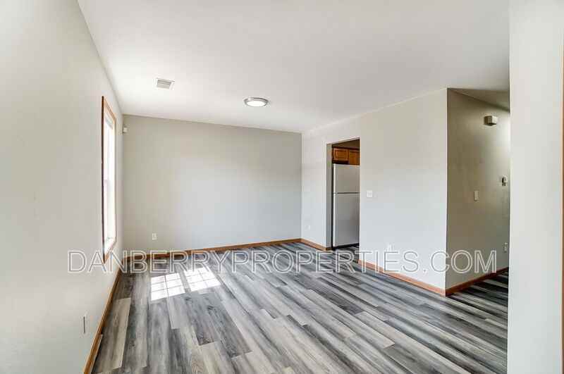 1113 N Byrne Rd - Photo 5 of 40