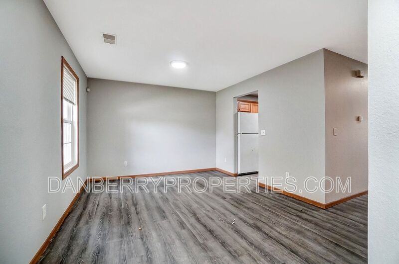 1115 N Byrne Rd - Photo 2 of 40