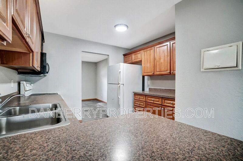 1115 N Byrne Rd - Photo 7 of 40